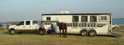 gooseneck horse trailer